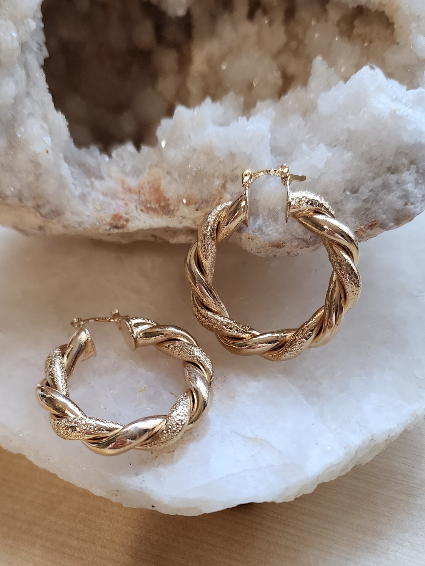 Claudia | Twisted hoop earrings