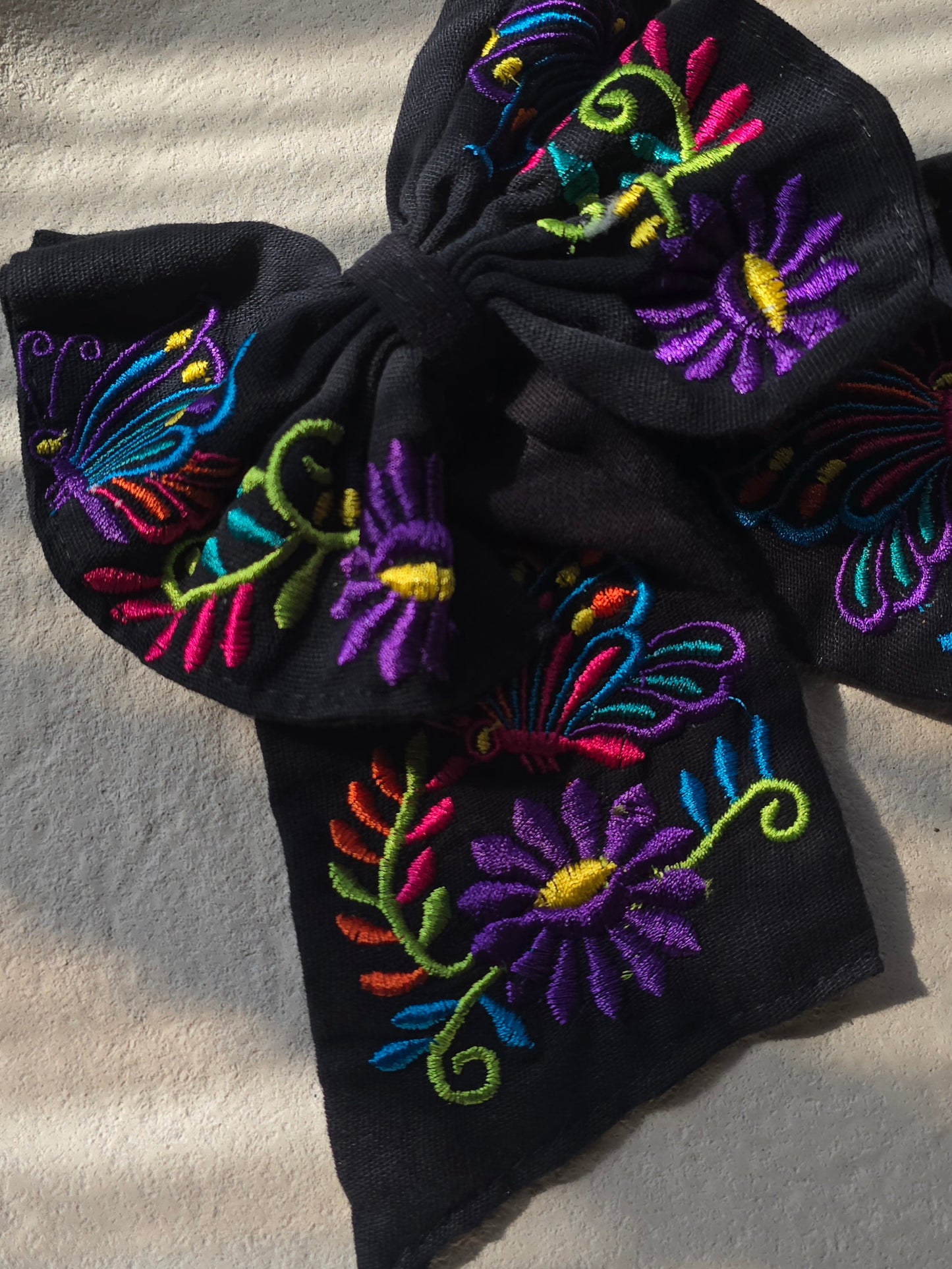 Cielito Lindo Embroidered hair bow