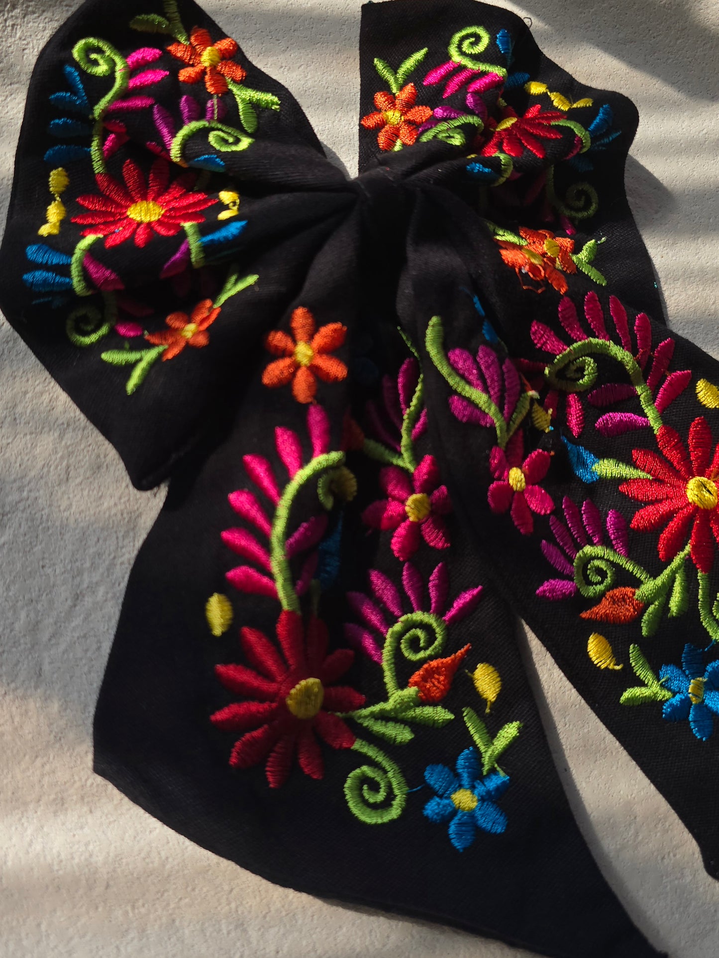 Cielito Lindo Embroidered hair bow