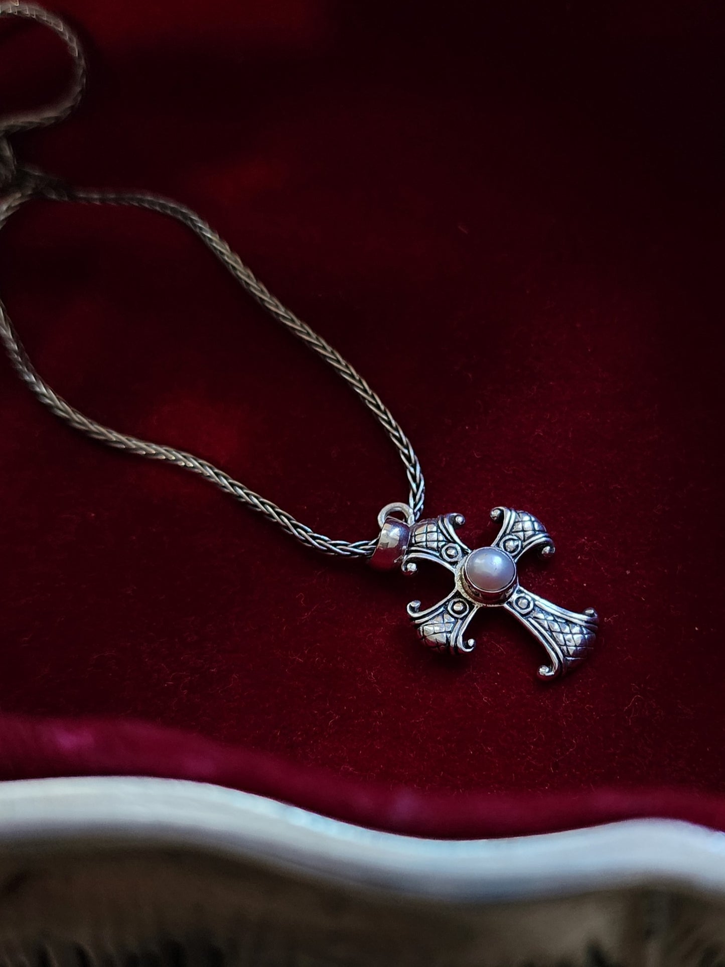Con Fe | Bali style cross necklace with pearl
