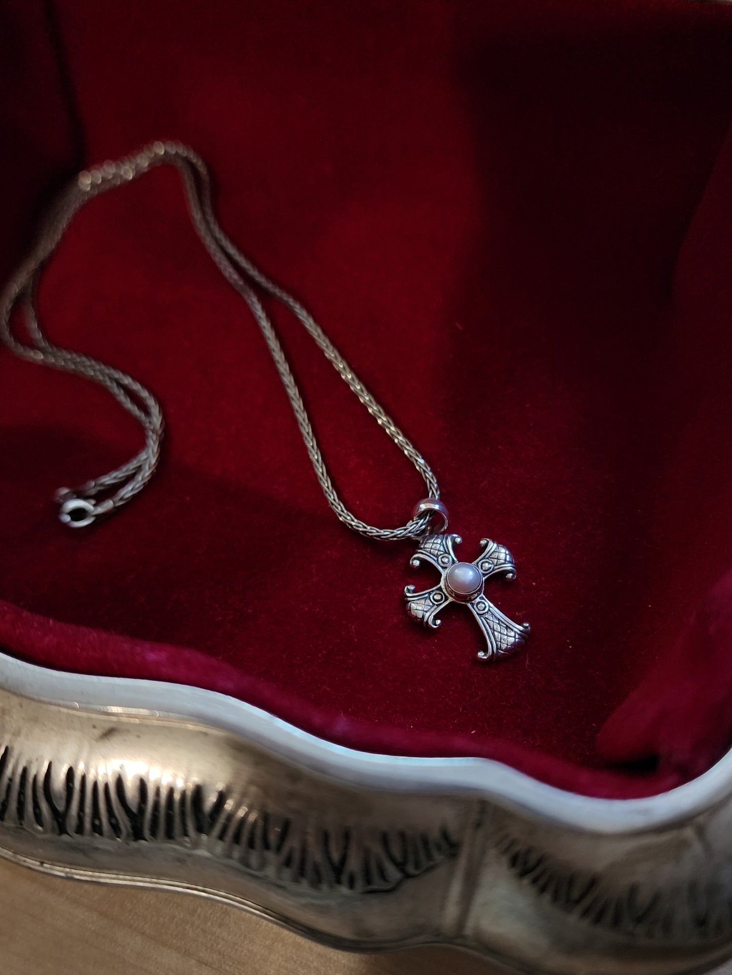 Con Fe | Bali style cross necklace with pearl