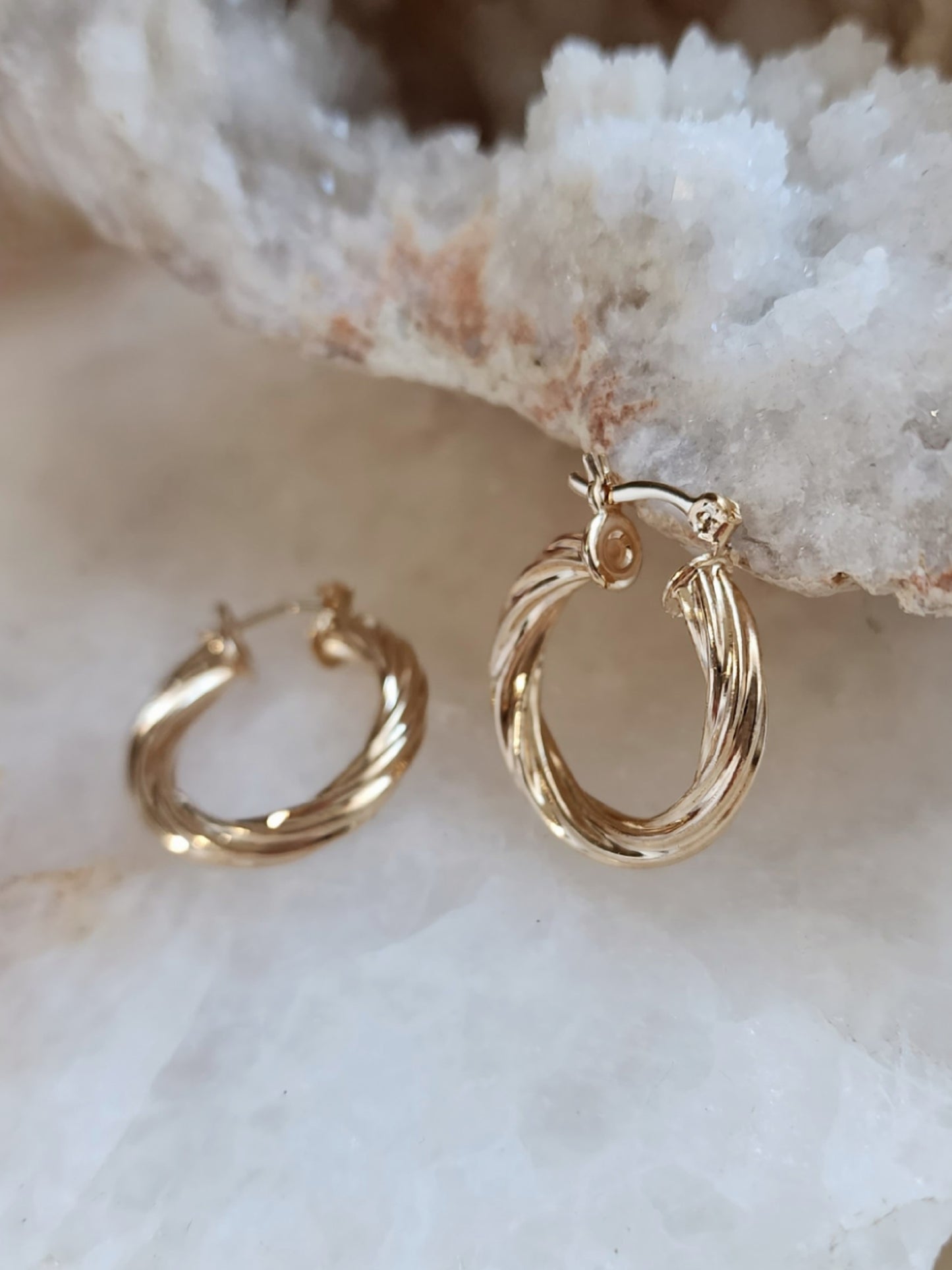 Timeless | Twisted hoop earrings