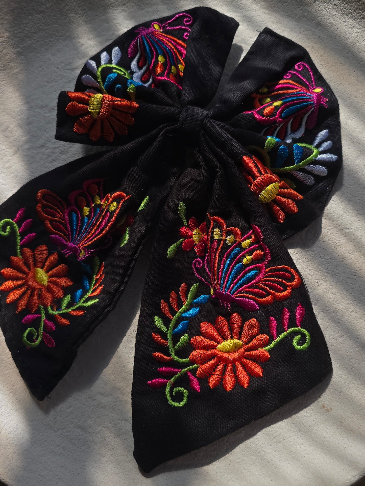 Cielito Lindo Embroidered hair bow