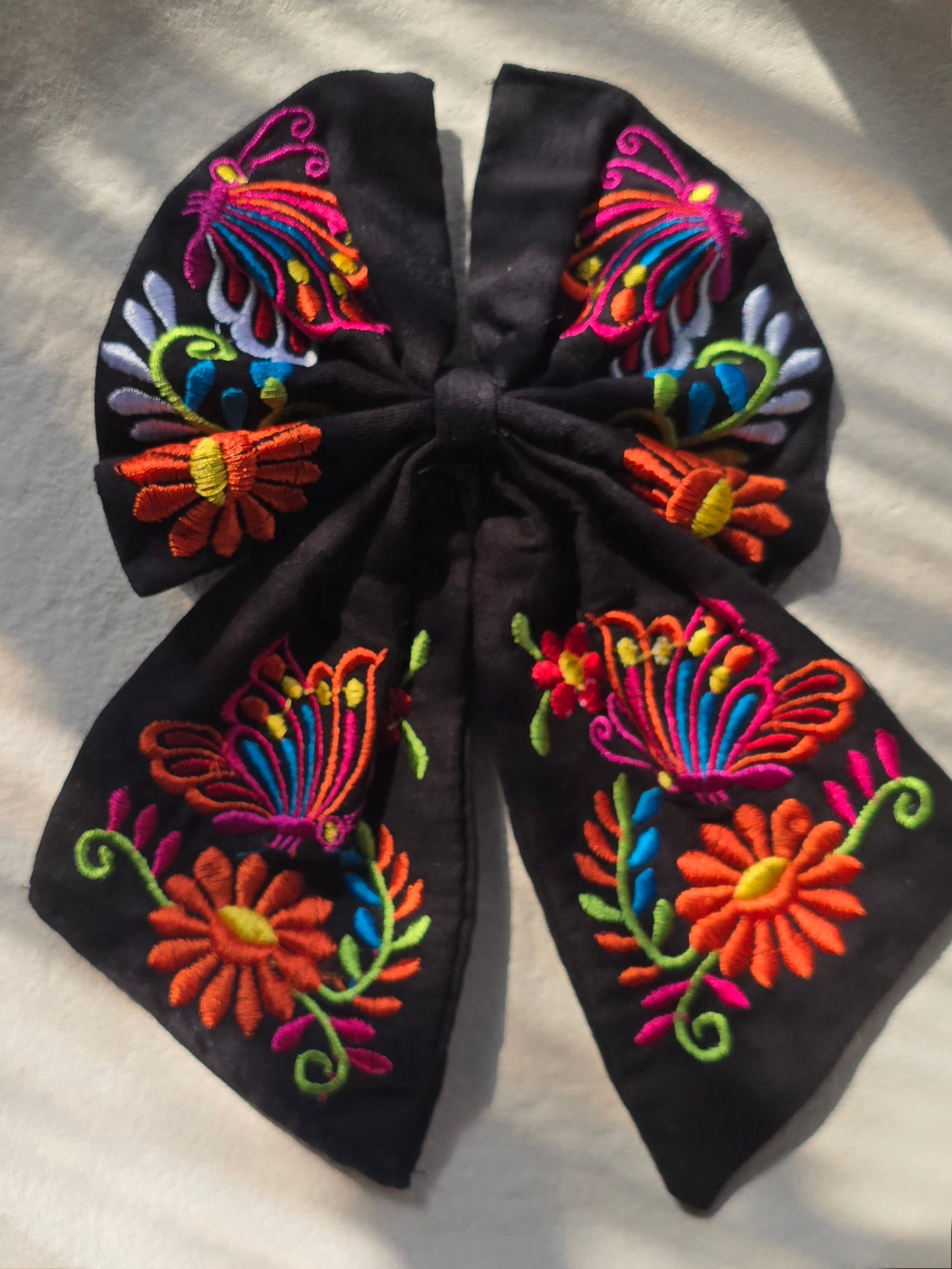 Cielito Lindo Embroidered hair bow
