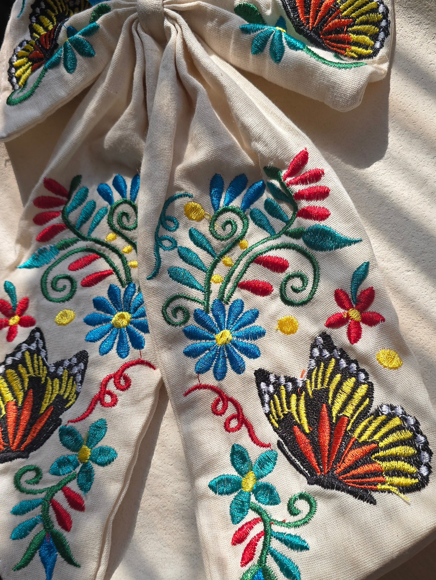 Cielito Lindo Embroidered hair bow