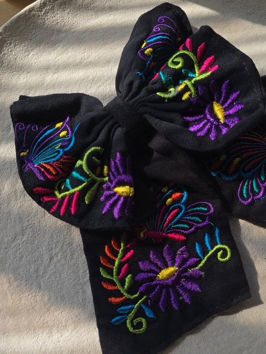 Cielito Lindo Embroidered hair bow
