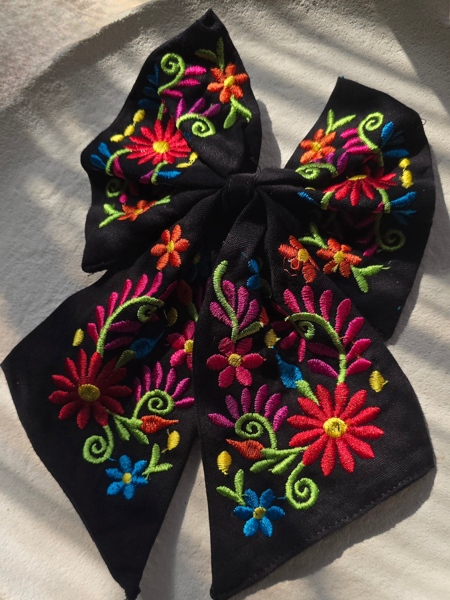 Cielito Lindo Embroidered hair bow