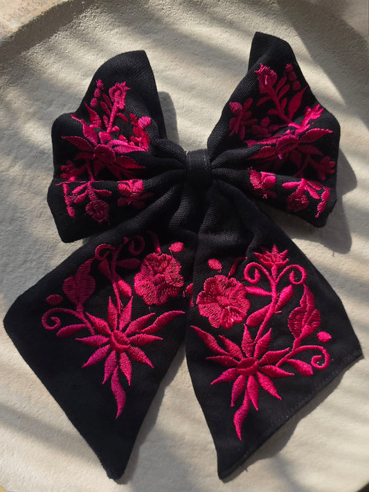 Cielito Lindo Embroidered hair bow