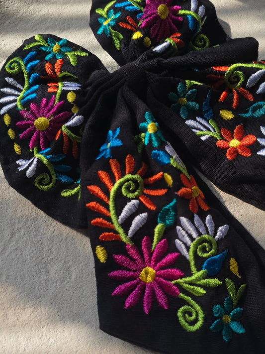 Cielito Lindo Embroidered hair bow