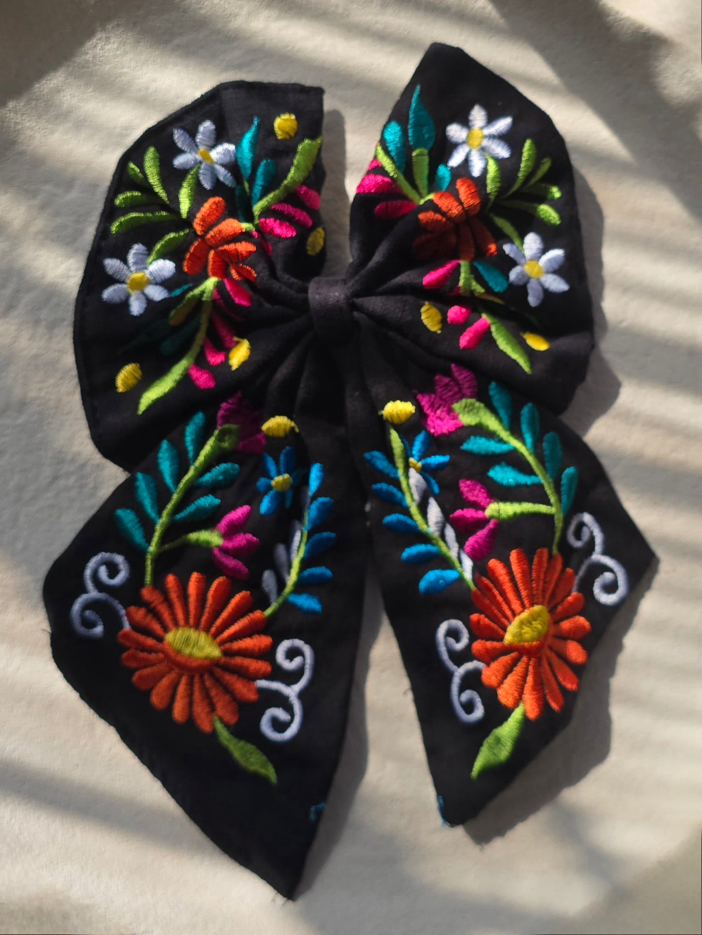 Cielito Lindo Embroidered hair bow